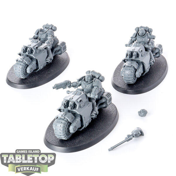 Space Marines - 3 Outriders - unbemalt