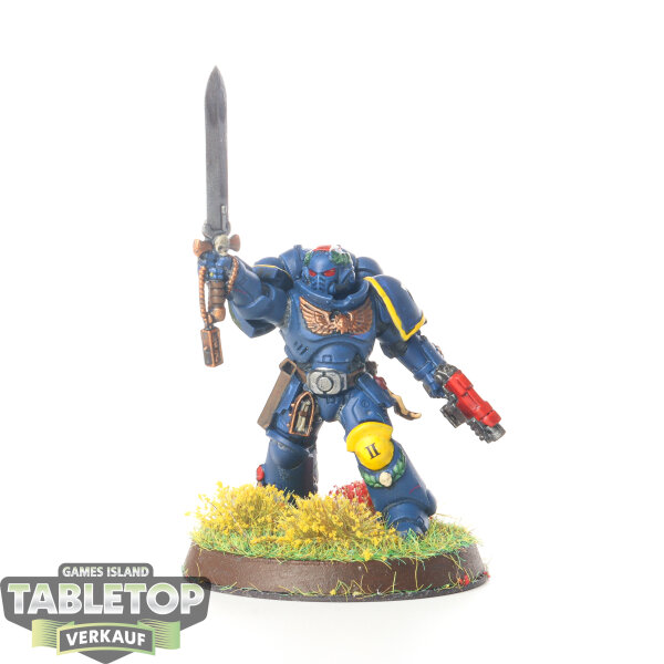 Ultramarines - Primaris Lieutenant - bemalt