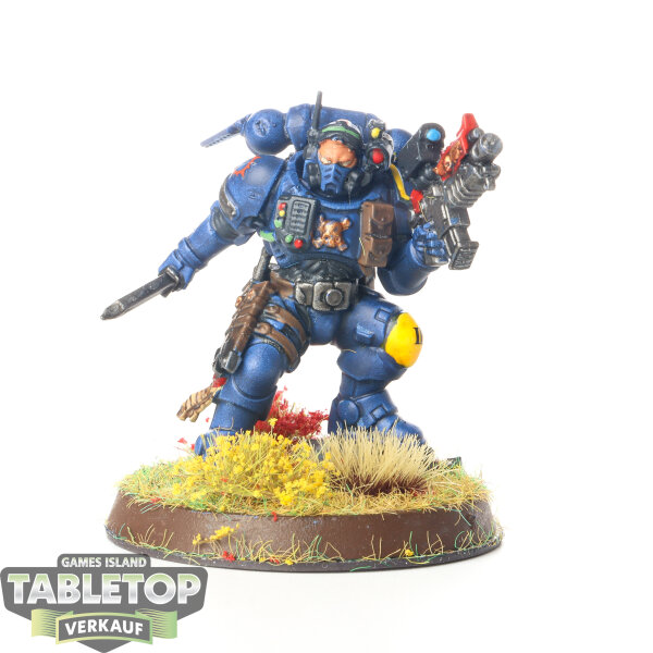 Ultramarines - Phobos Lieutenant - bemalt