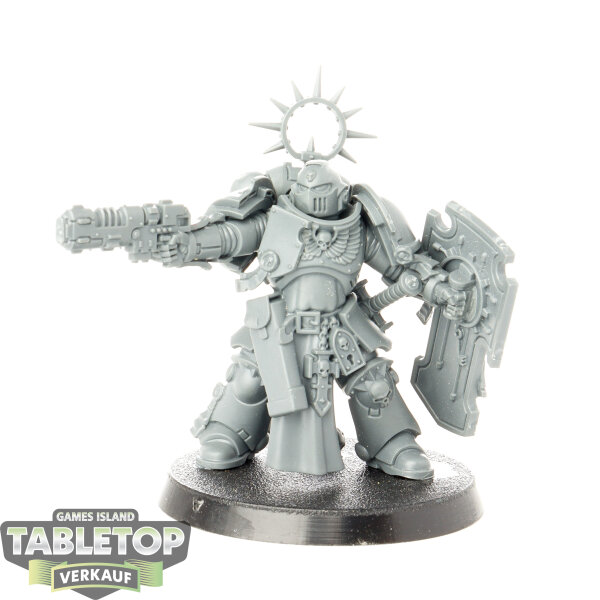 Space Marines - Lieutenant with Storm Shield - unbemalt