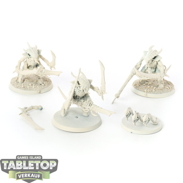 Tyraniden - 3 x Tyranid Warriors - grundiert