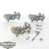 Adeptus Custodes - 3x Vertus Praetors - grundiert