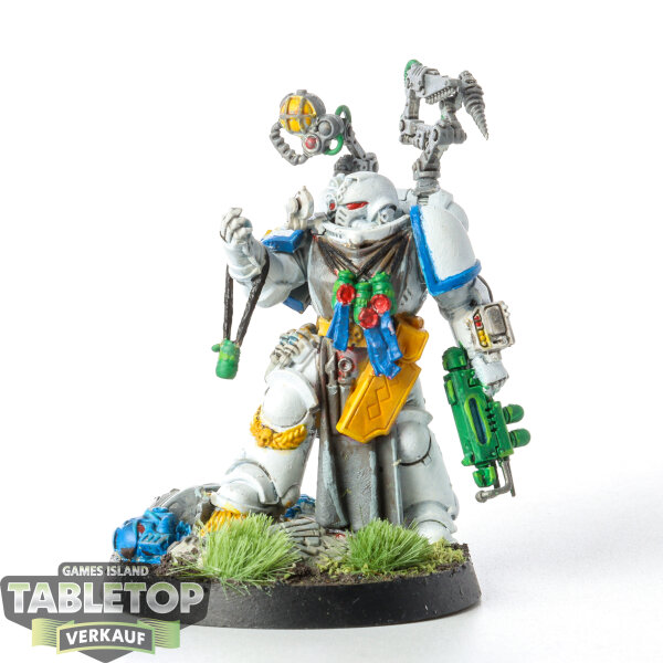 Space Marines - Apothecary - bemalt