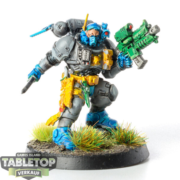 Space Marines - Lieutenant in Phobos Armour - bemalt