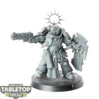 Space Marines - Lieutenant with Storm Shield - unbemalt