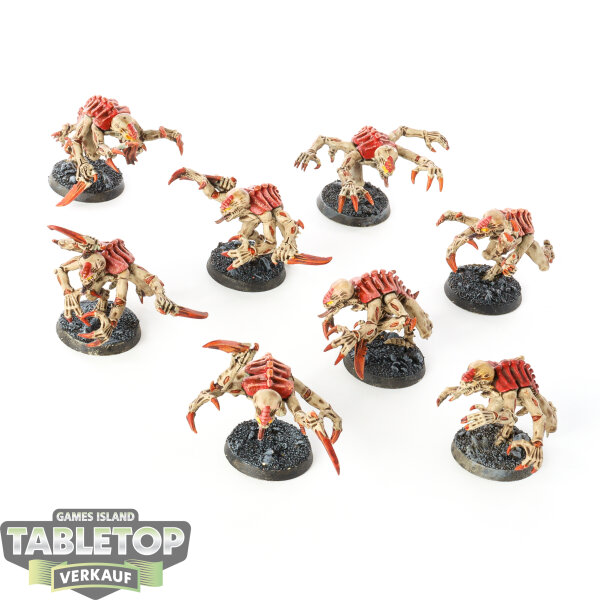 Tyraniden - 8 Genestealers klassisch - bemalt