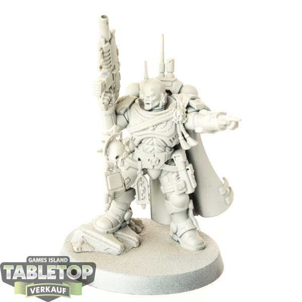 Space Marines - Captain in Phobos Armour - grundiert