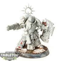 Space Marines - Lieutenant with Storm Shield - grundiert