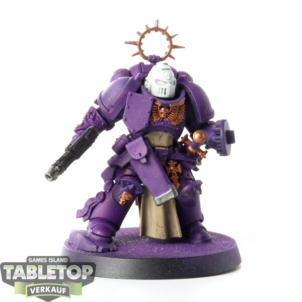 Space Marines - Lieutenant with Storm Shield - teilweise bemalt