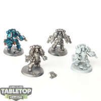Space Marines - 4 x Primaris Aggressors - teilweise bemalt