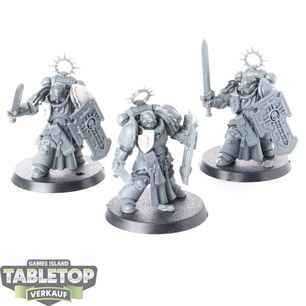 Iron Hands - 3x Bladeguard Veterans - unbemalt