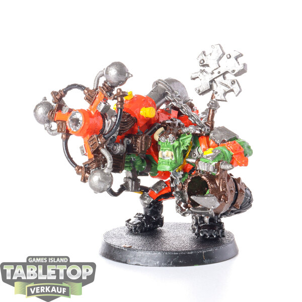 Orks - Big Mek with Shokk Attack Gun - bemalt