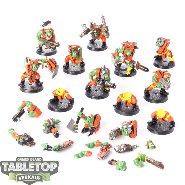 Orks - 11 Ork Boyz - bemalt