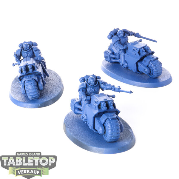 Black Templars - 3 Outriders - unbemalt