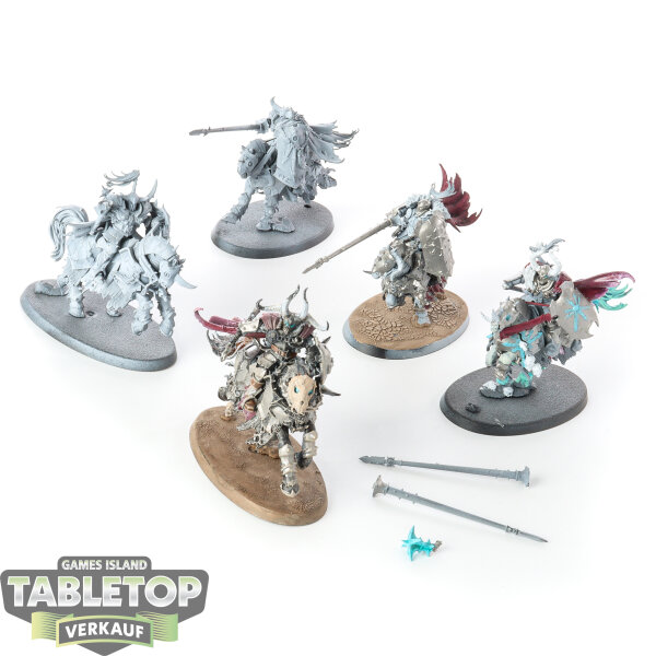 Slaves to Darkness - 5 Chaos Knights - teilweise bemalt