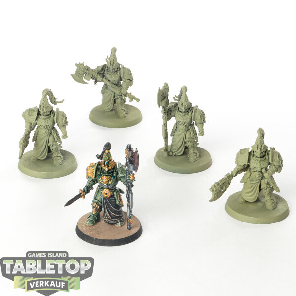 Adeptus Custodes - 5 Custodian Wardens - teilweise bemalt