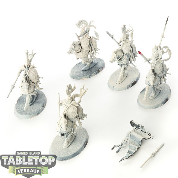 Lumineth Realm Lords - 5x Vanari Dawnriders - grundiert