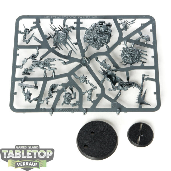 Orruk Warclans - Killaboss with Stab-grot - im Gussrahmen