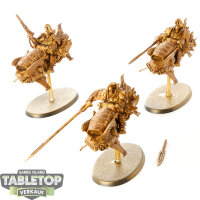 Adeptus Custodes - 3x Vertus Praetors - grundiert