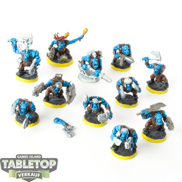 Orks - 11 Ork Boys klassisch - teilweise bemalt