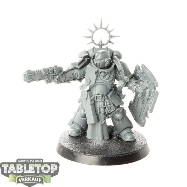 Space Marines - Lieutenant with Storm Shield - unbemalt