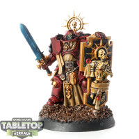 Space Marines - Captain with Relic Shield - bemalt