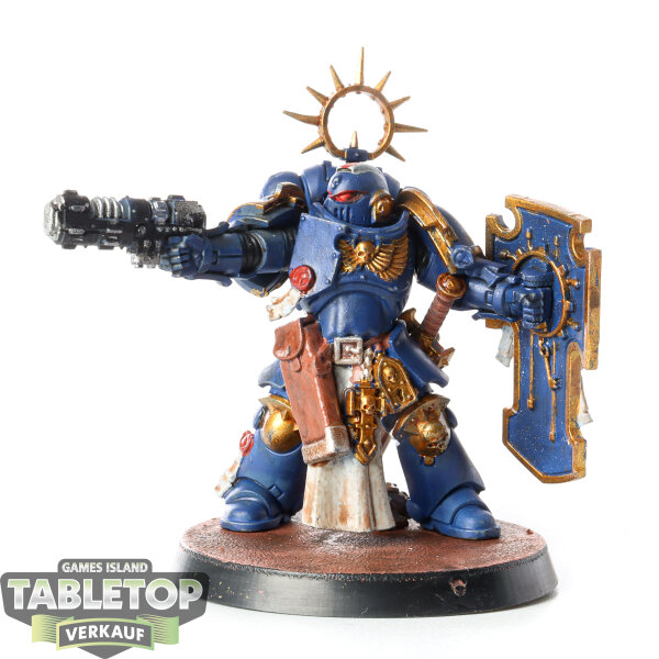 Space Marines - Lieutenant with Storm Shield - bemalt