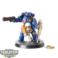 Space Marines - Lieutenant with Storm Shield - bemalt