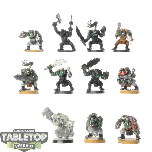 Orks - 11 x Ork Boyz - teilweise bemalt