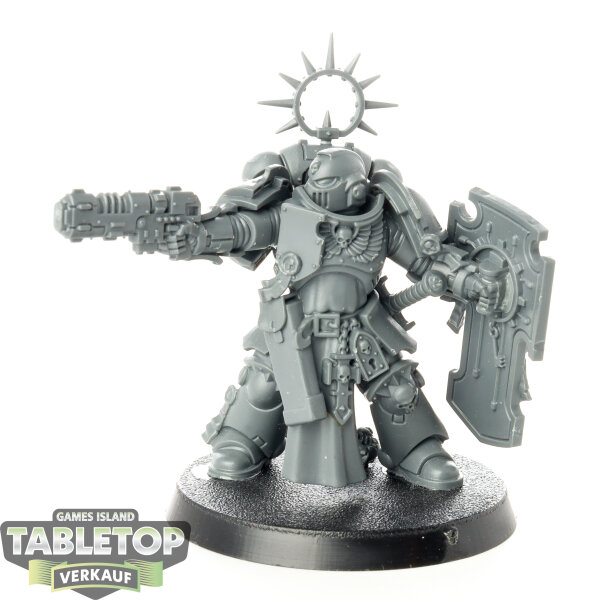Space Marines - Lieutenant with Storm Shield - unbemalt