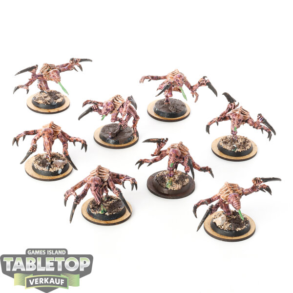 Tyraniden - 8 Genestealers klassisch - bemalt