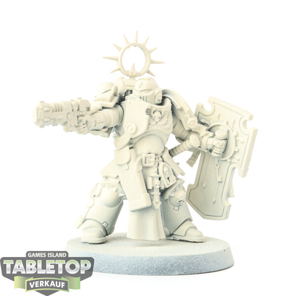 Space Marines - Lieutenant with Storm Shield - grundiert