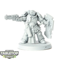Space Marines - Lieutenant with Storm Shield - grundiert