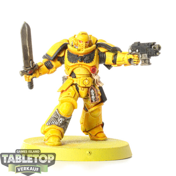Space Marines - Primaris Lieutenant with Power Sword - bemalt
