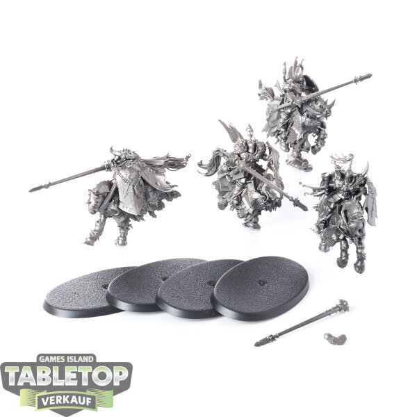 Slaves to Darkness - 4x Chaos Knights - grundiert