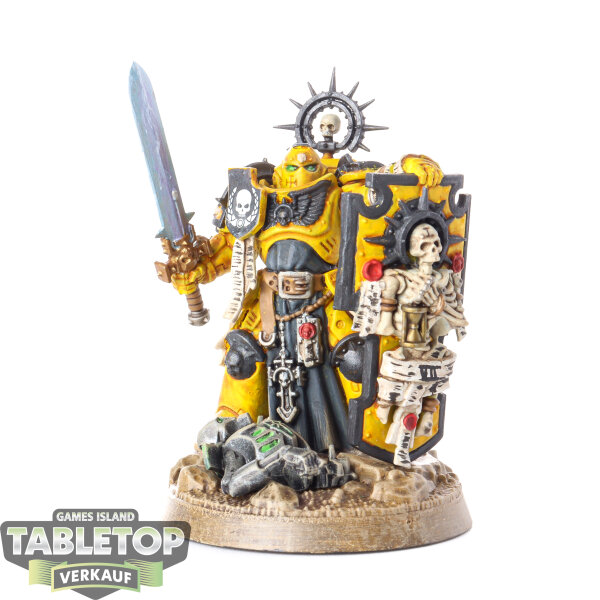 Imperial Fists - Captain with Relic Shield - bemalt