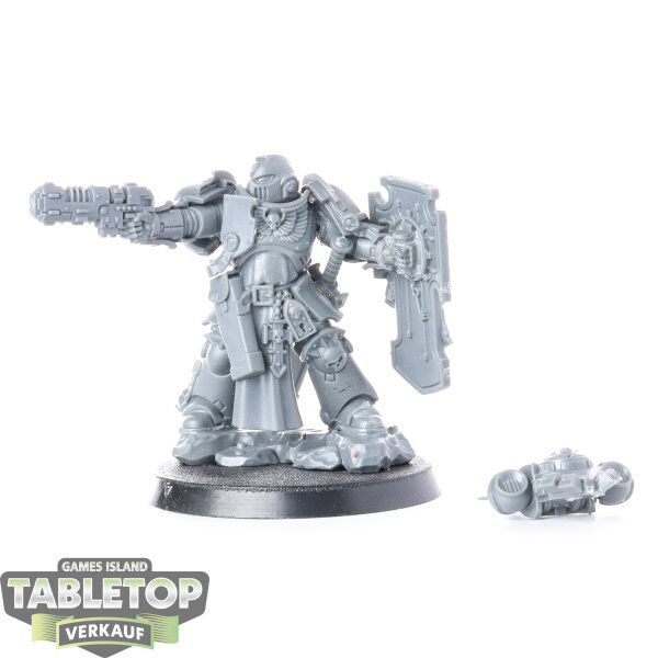 Space Marines - Lieutenant with Storm Shield - unbemalt