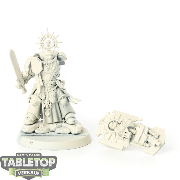 Space Marines - Captain with Relic Shield - grundiert