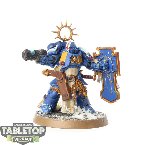 Ultramarines - Lieutenant with Storm Shield - bemalt
