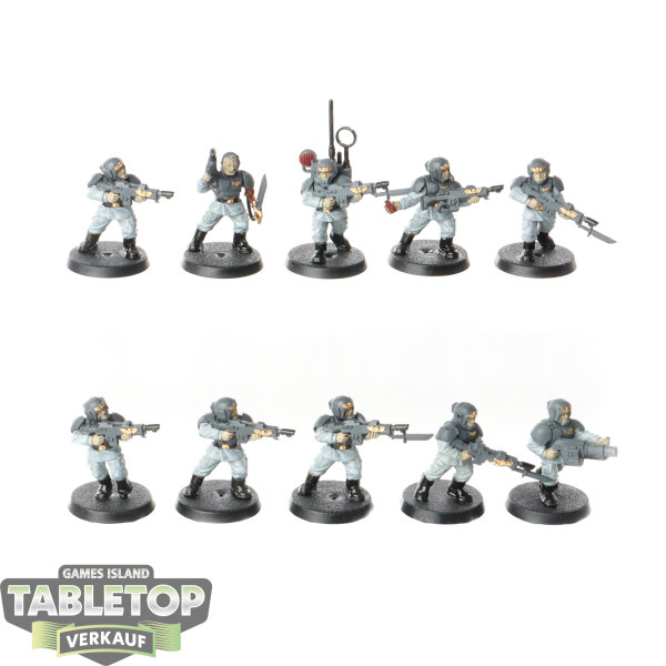 Astra Militarum - 10 x Cadian Shock Troops klassisch - bemalt