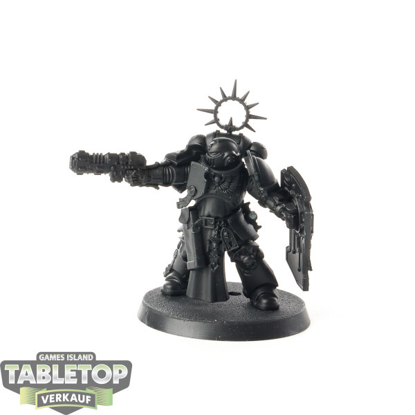 Space Marines - Lieutenant with Storm Shield - grundiert