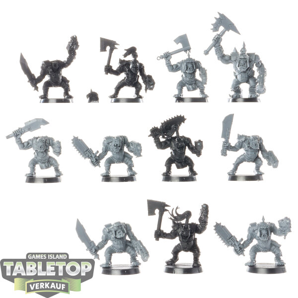 Orks - 11 x Ork Boyz - teilweise bemalt