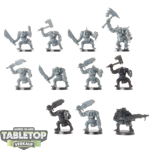 Orks - 11 x Ork Boyz - teilweise bemalt