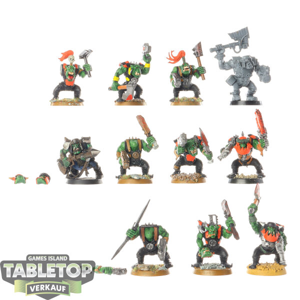 Orks - 11 x Ork Boyz - teilweise bemalt