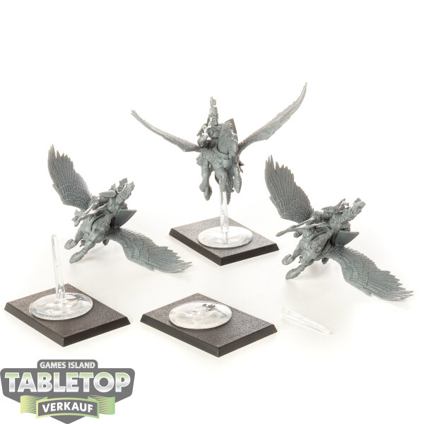 Kingdom of Bretonnia - 3x Pegasus Knights - unbemalt
