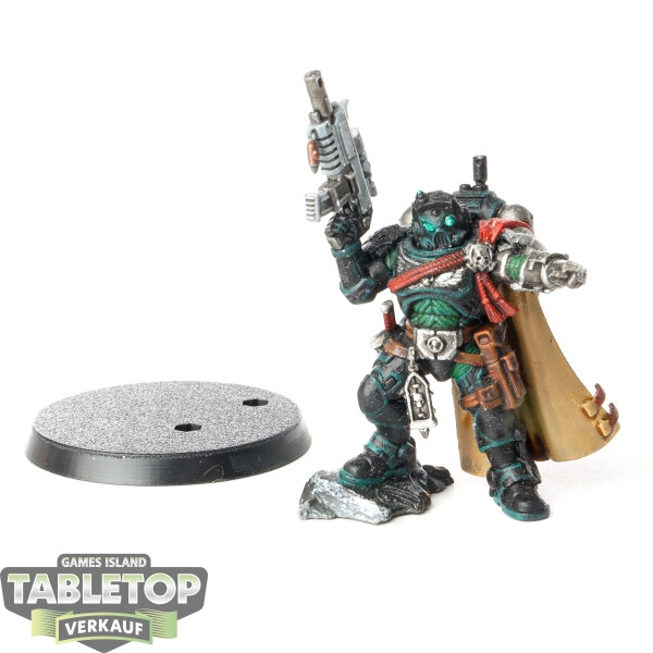 Space Marines - Captain in Phobos Armour - bemalt