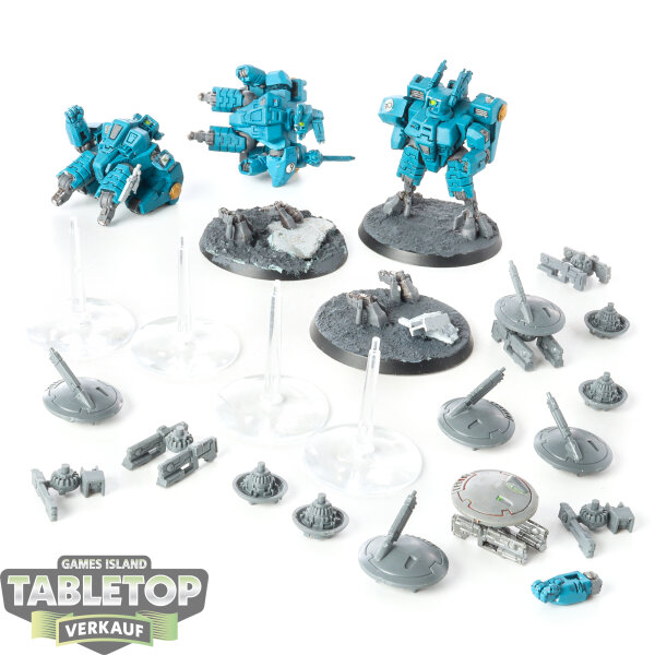 Tau Empire - 3 XV8 Crisis Battlesuit Team - bemalt