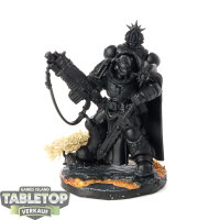 Space Marines - Captain in Gravis Armour with...