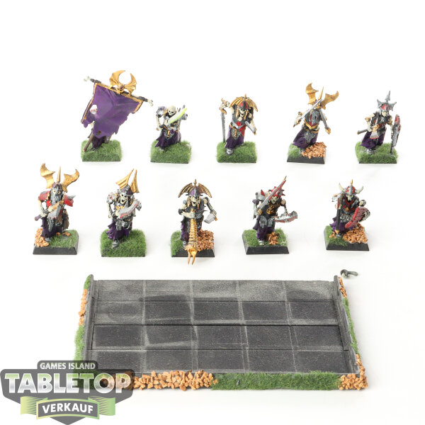 Vampire Counts - 10 x Grave Guard - teilweise bemalt