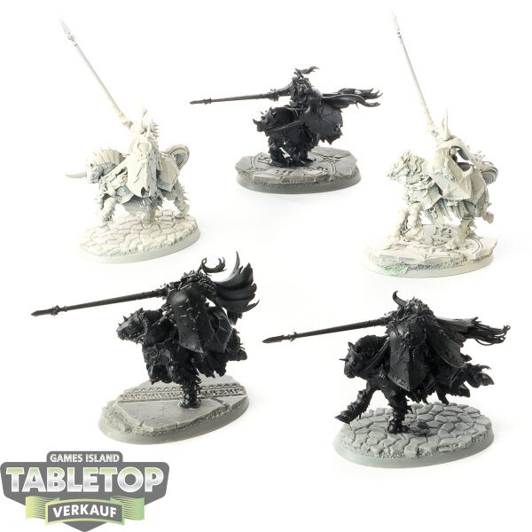 Slaves to Darkness - 5 x Chaos Knights - teilweise bemalt